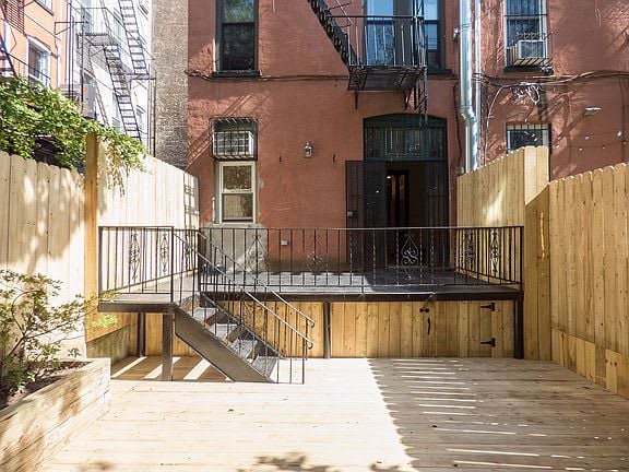 328 6th Ave Apt: 1