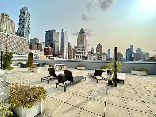 351 W 54th Street Unit: 2E