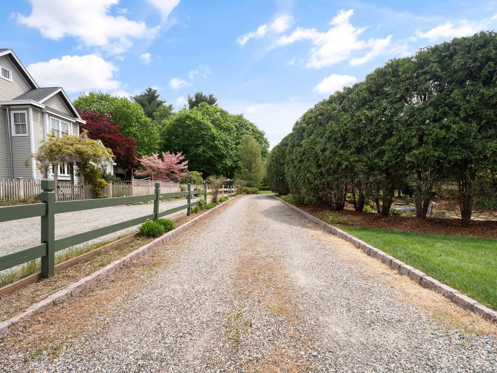 25 Pascack Rd