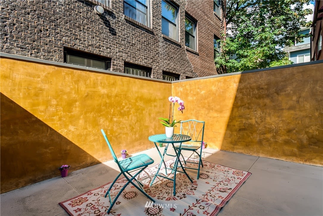 752 Bellevue Ave E #104