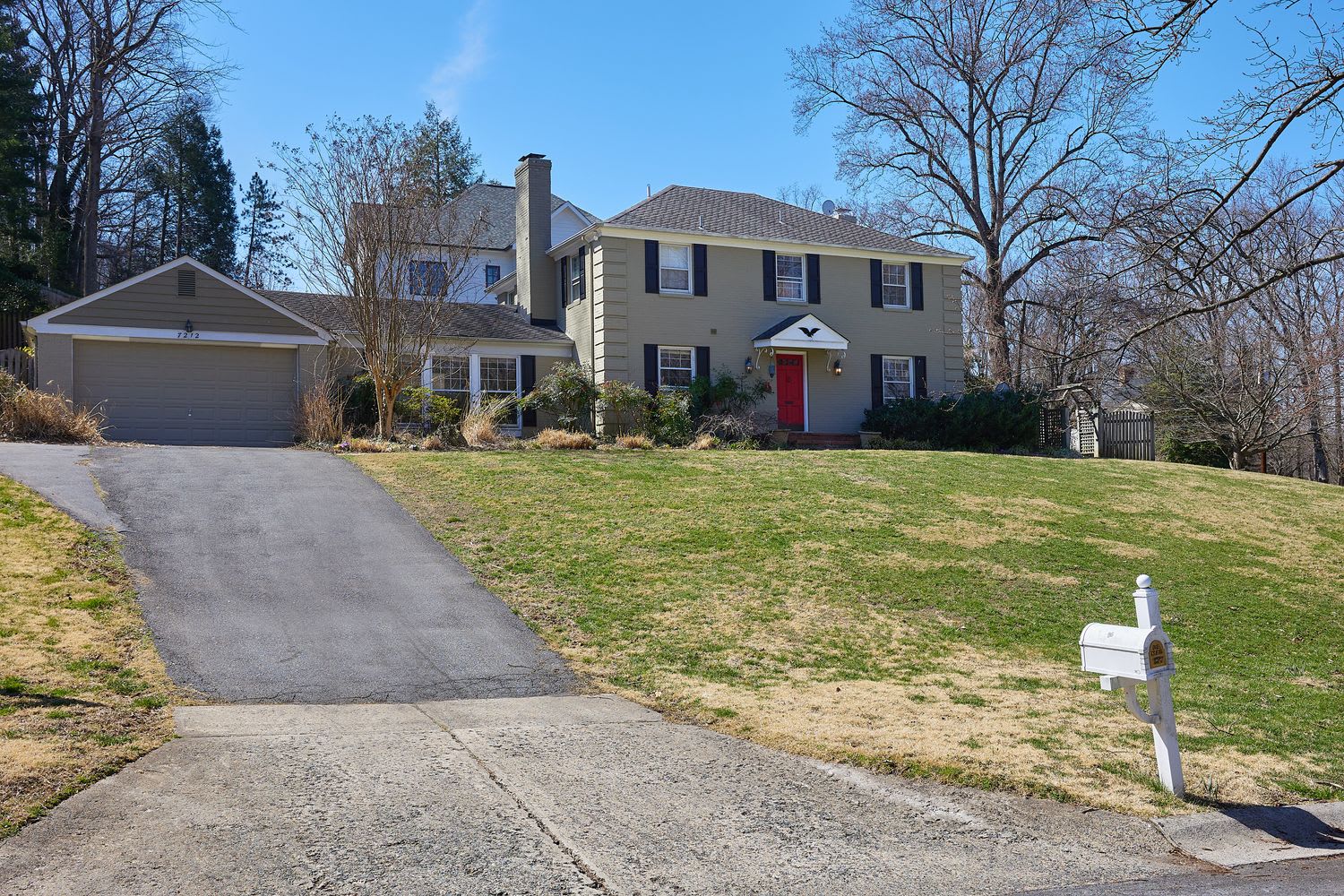 7212 Selkirk Dr