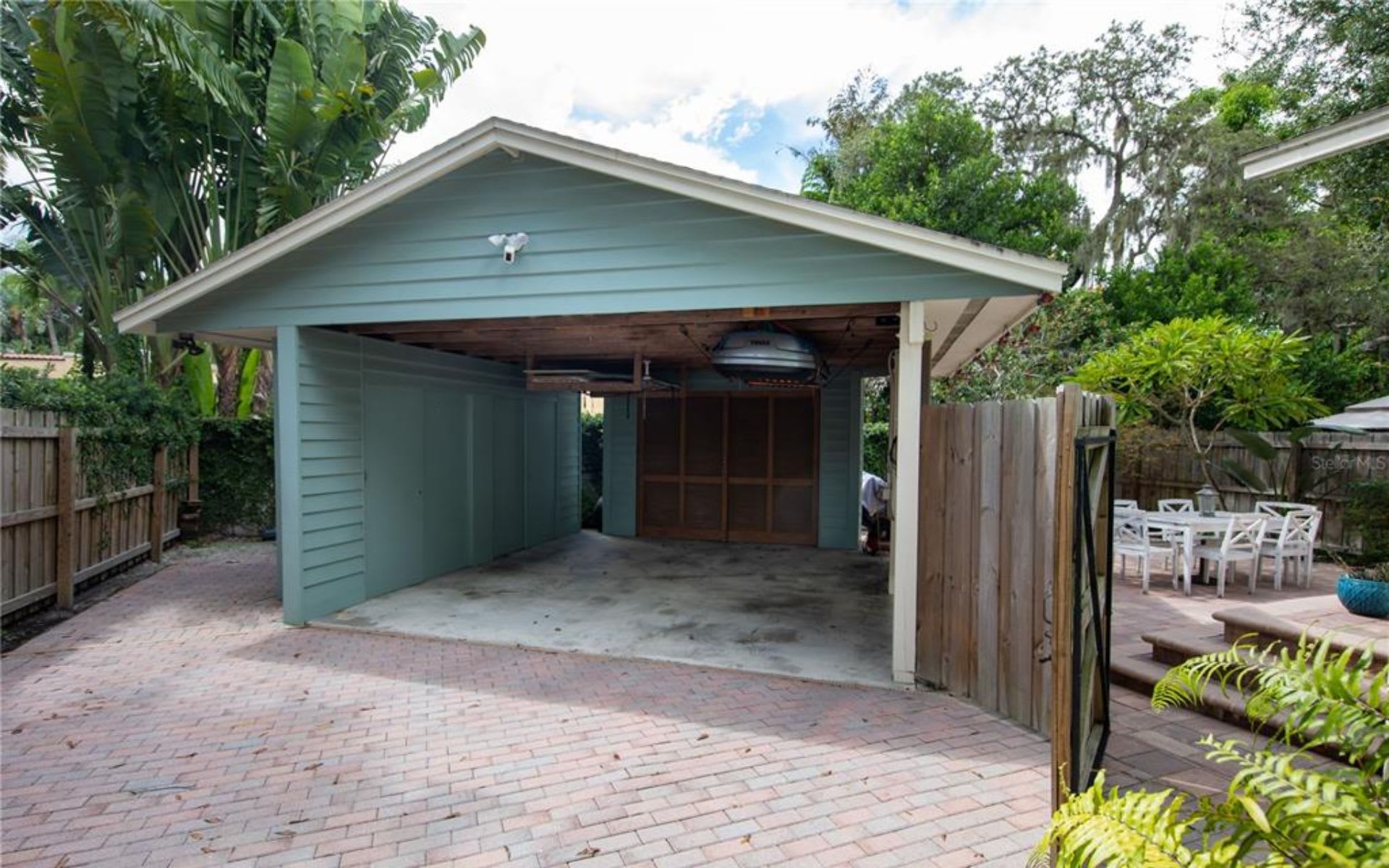 1122 Pomelo Ave