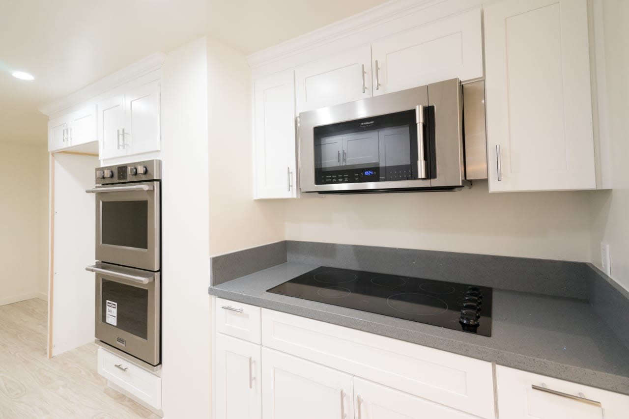 Bright and Open Maple Apartment