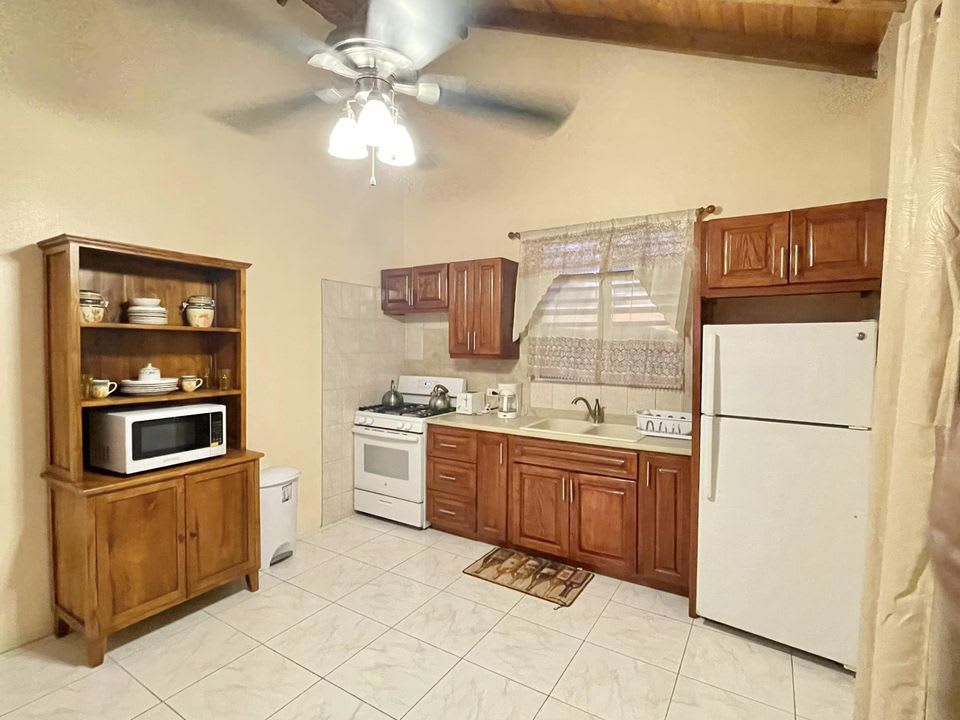 894 West End 1 Bedroom Apartment