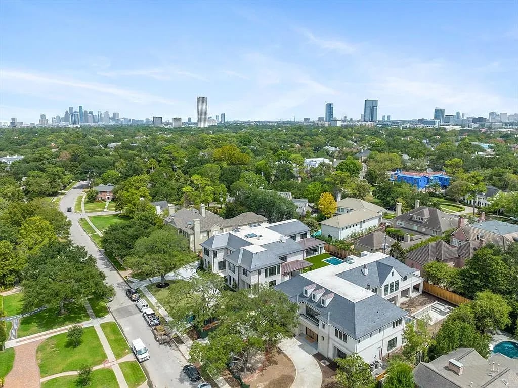 3653 Chevy Chase Dr