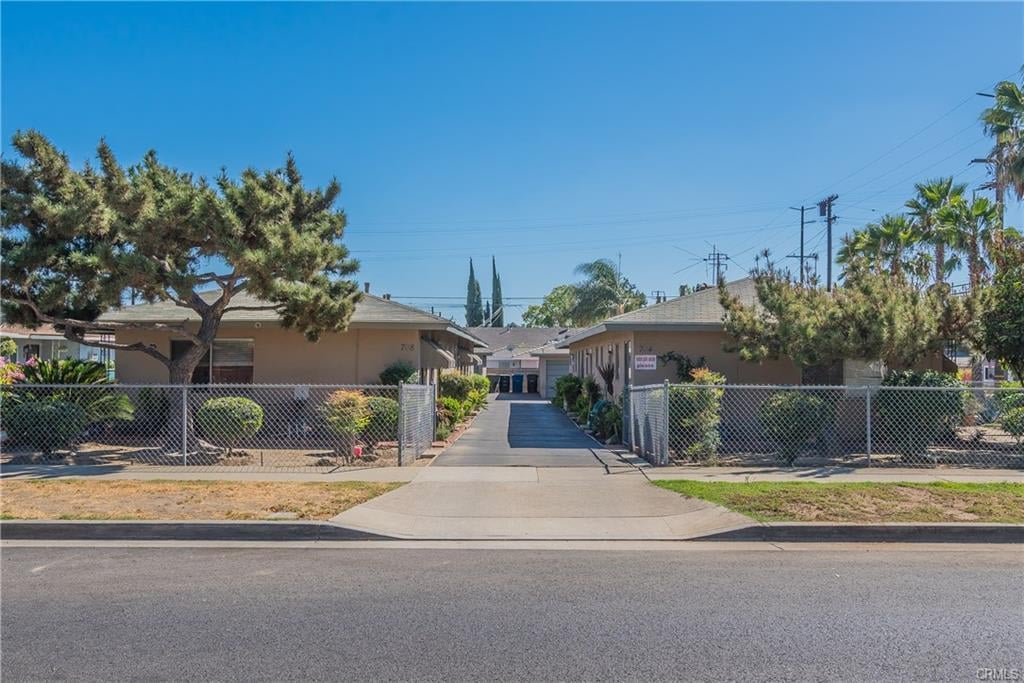 704 E D St., Ontario - 6 Units