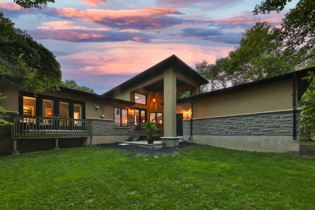 1077 Albertson Cres