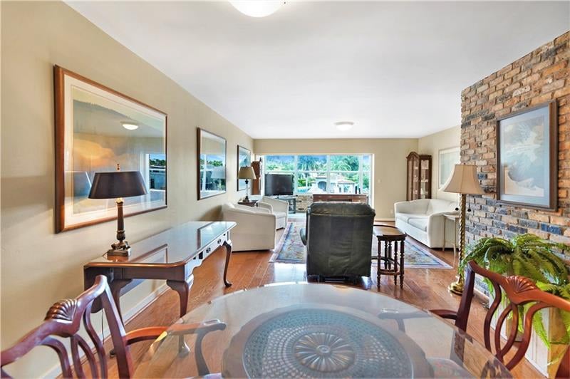 818 SE 4th St Unit #204