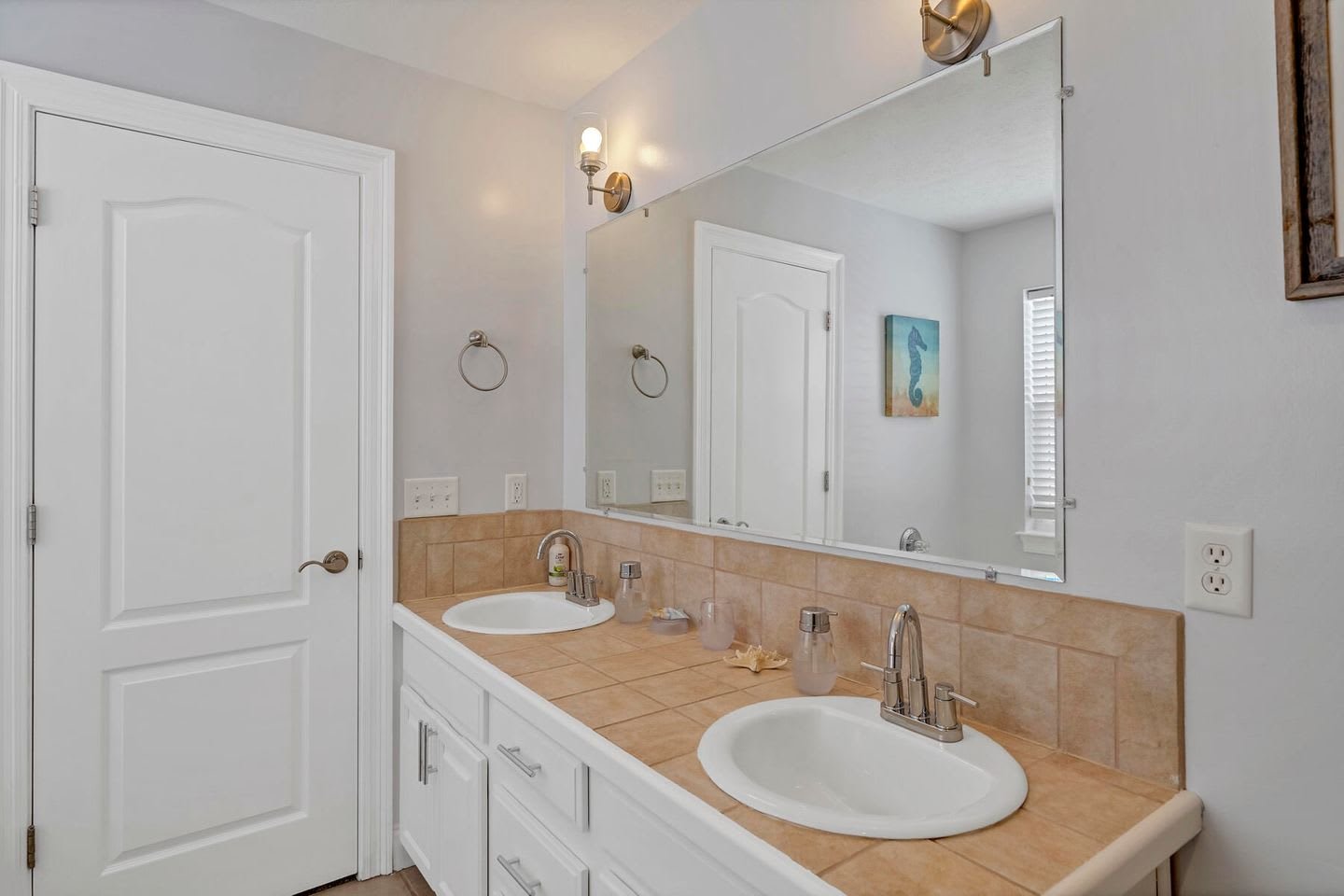 125 Rose Ln