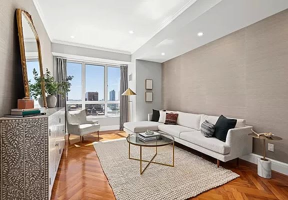 351 East 51st St. Unit: 15-B