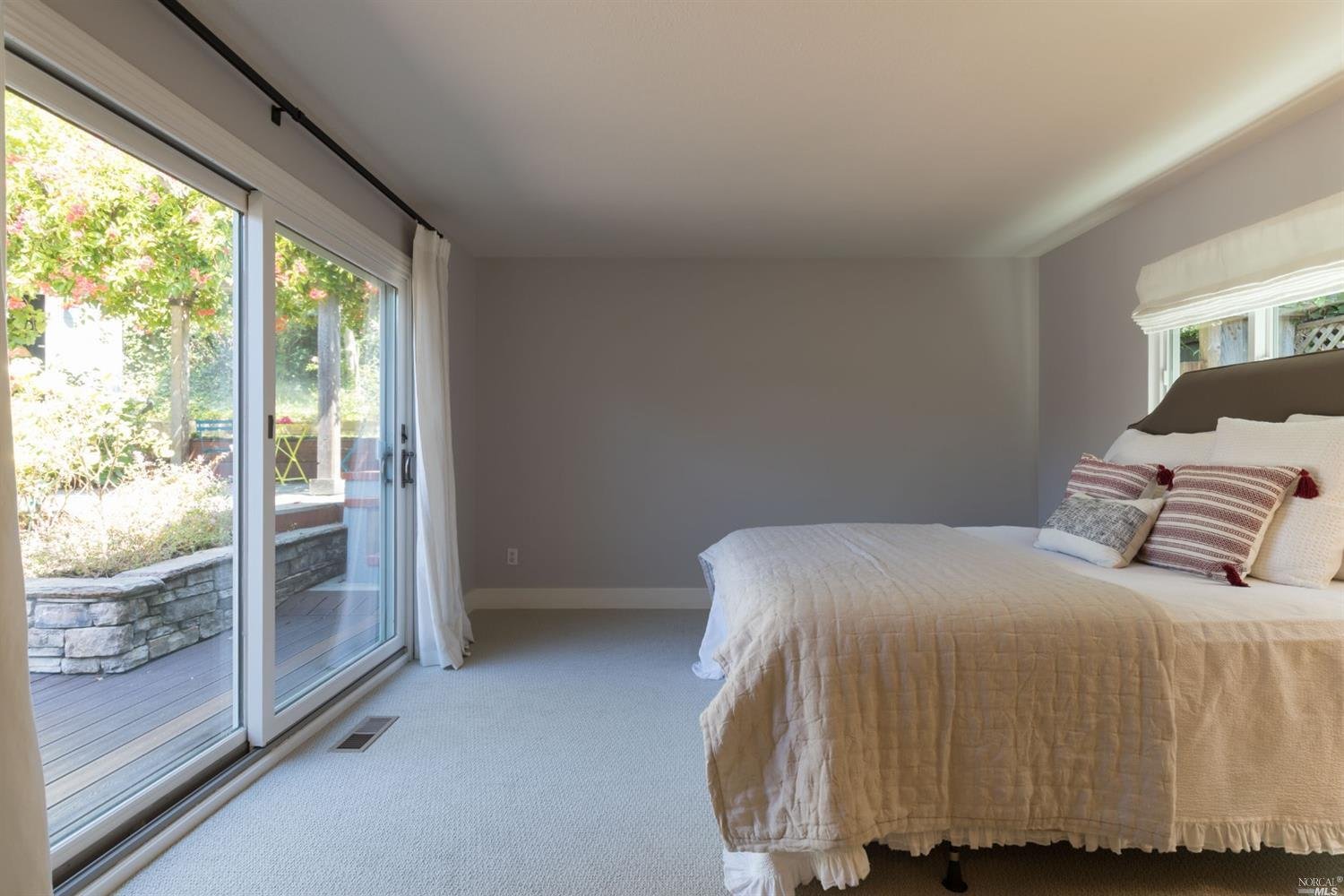 121 Oak Dr