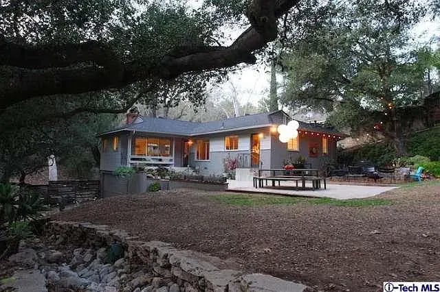 2914 E Chevy Chase Dr