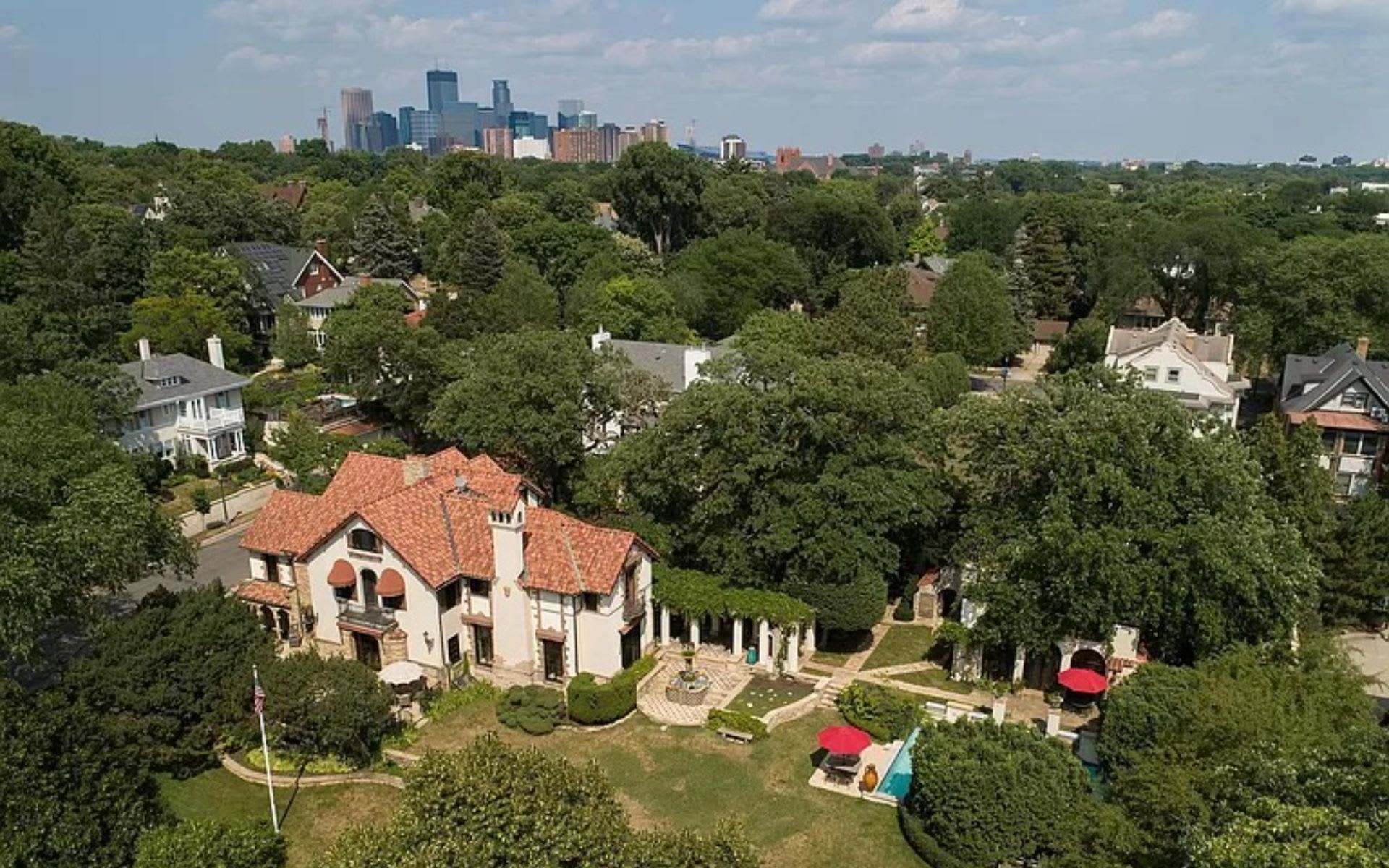 JEN KYLLONEN, Edina Realty, Inc.