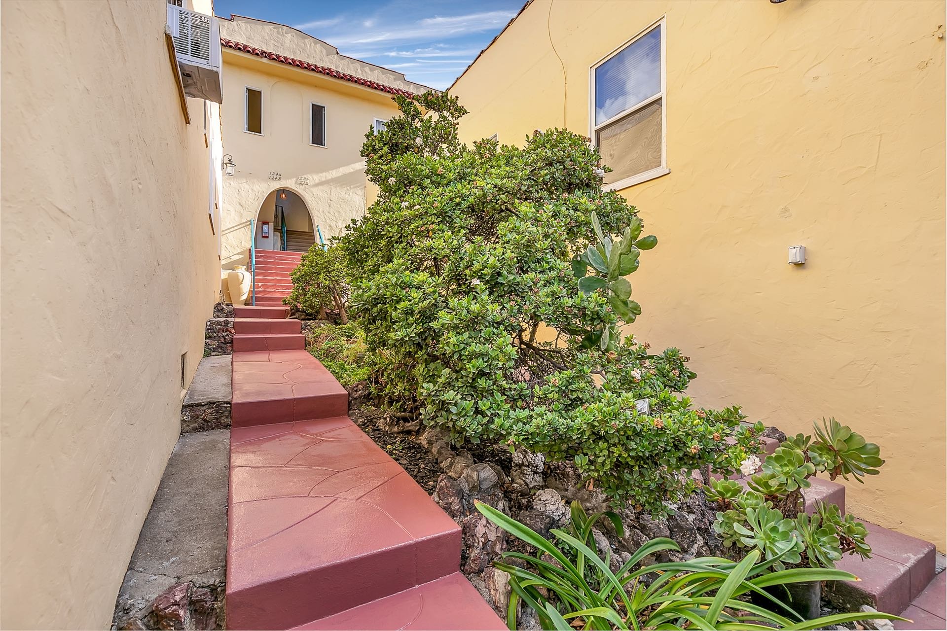124 1/2 North Park View Street