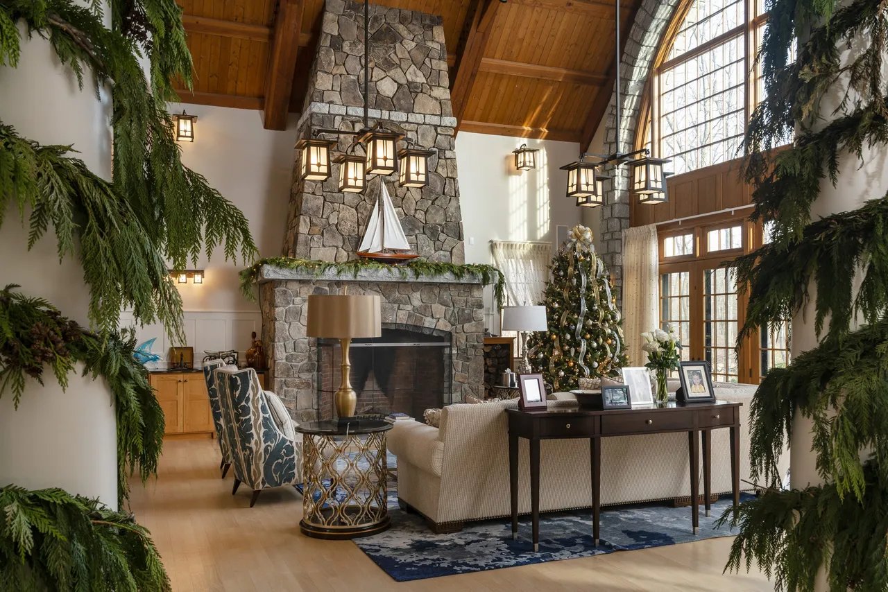 Stunning Kennebunkport Rental Decorated for the Holidays