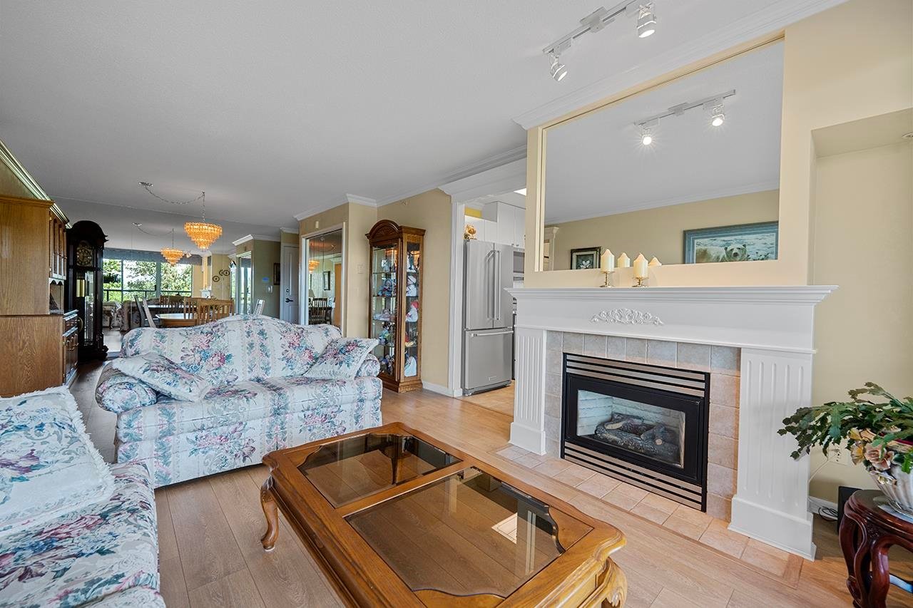 907-6611 Southoaks Cres
