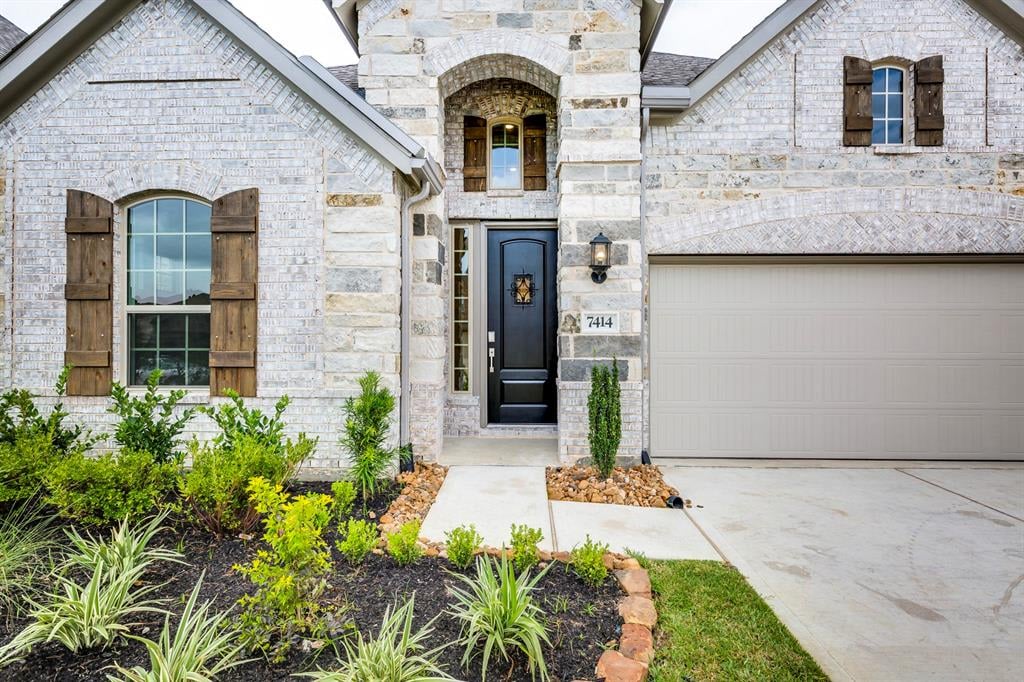 7414 Bethpage Ln