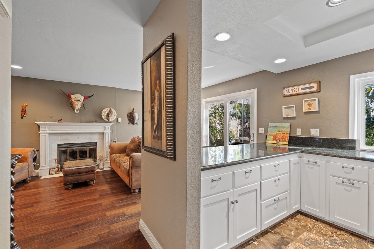 1815 Hawk View Dr