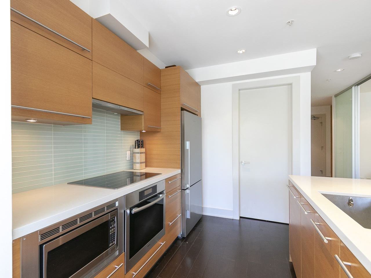202-4463 W 10th Ave