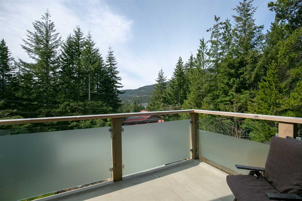 3126 Tyrol Cres