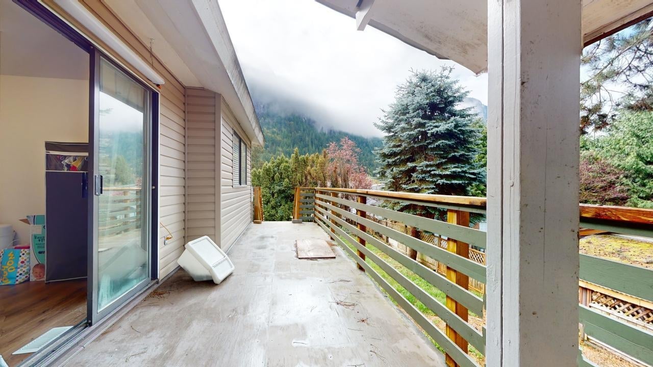 1980 Spruce Dr