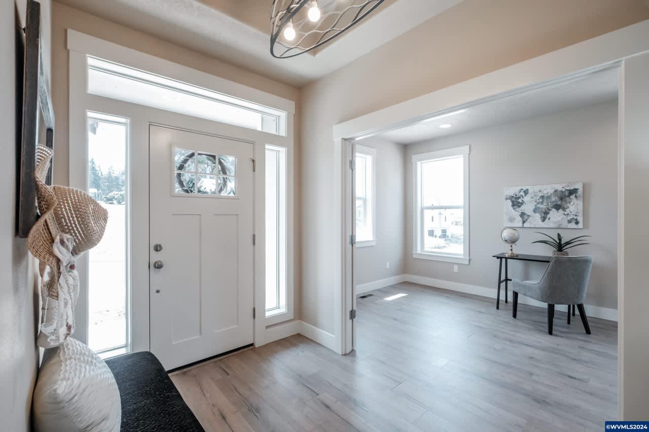 708 NW George Ct