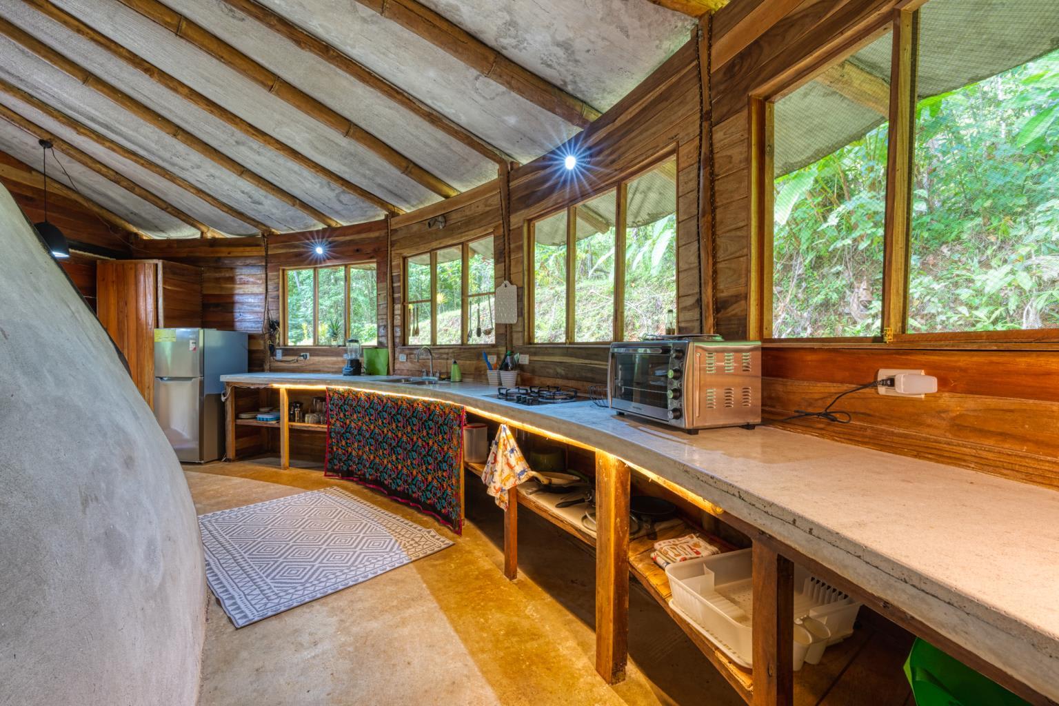 Exceptional Retreat Center on 62 Acre in Tinamastes