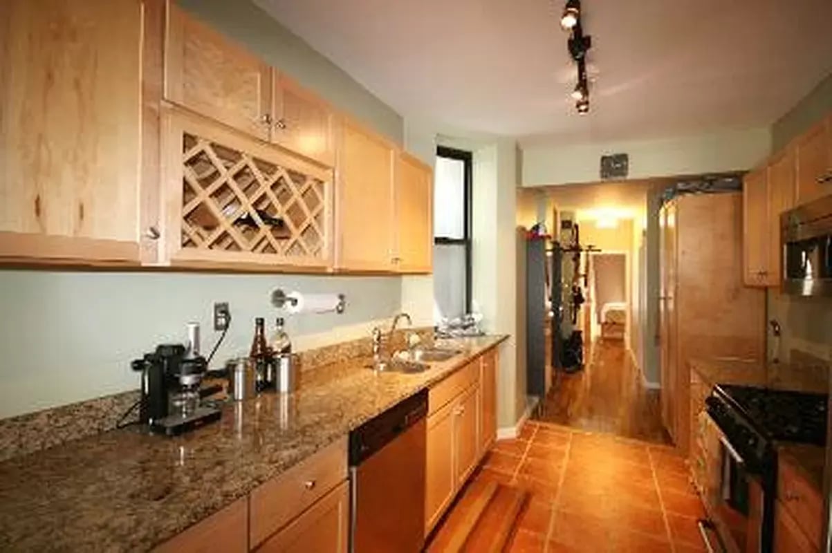 103 4th Ave Apt: 3L