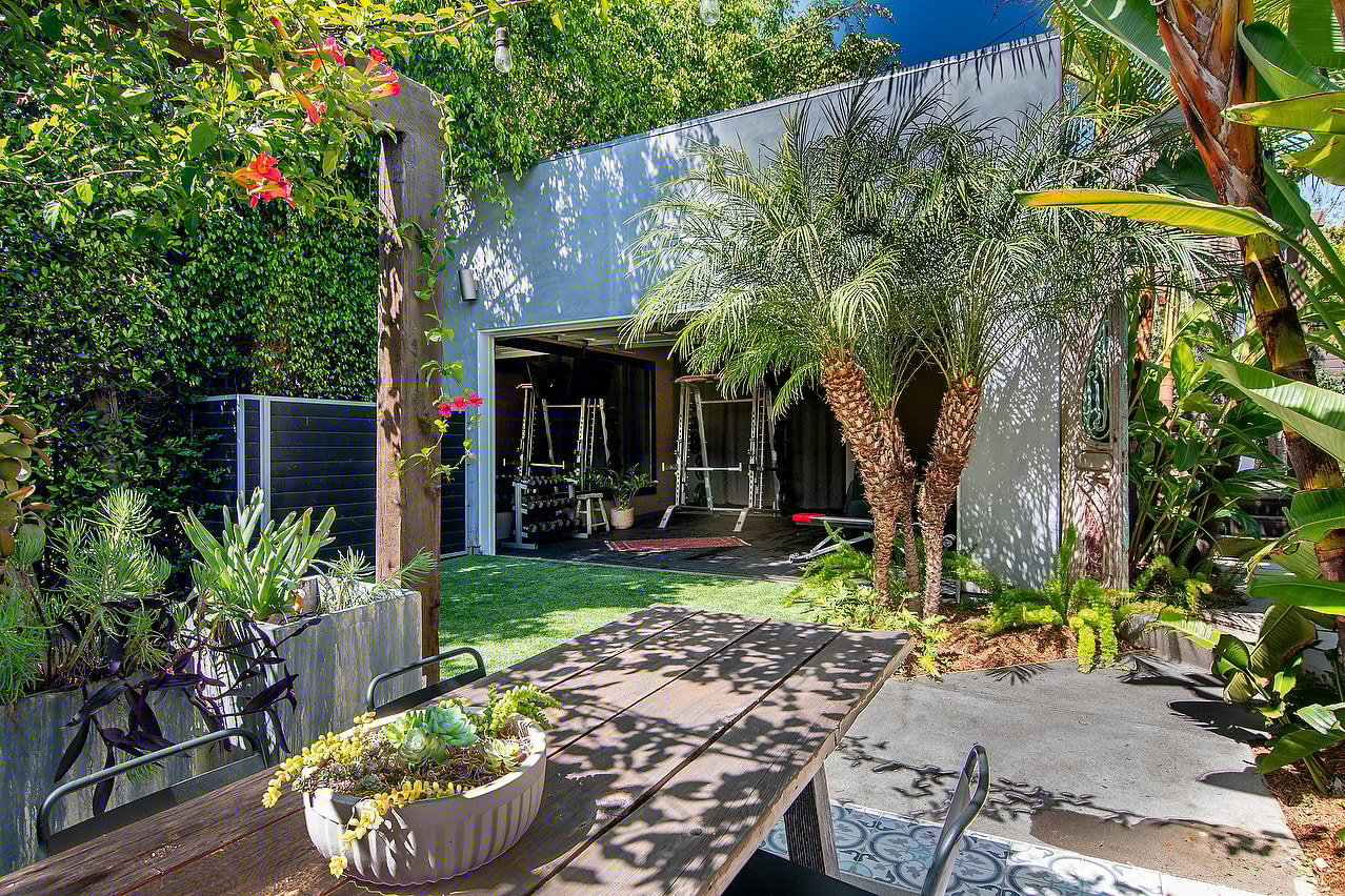 581 N Plymouth Blvd