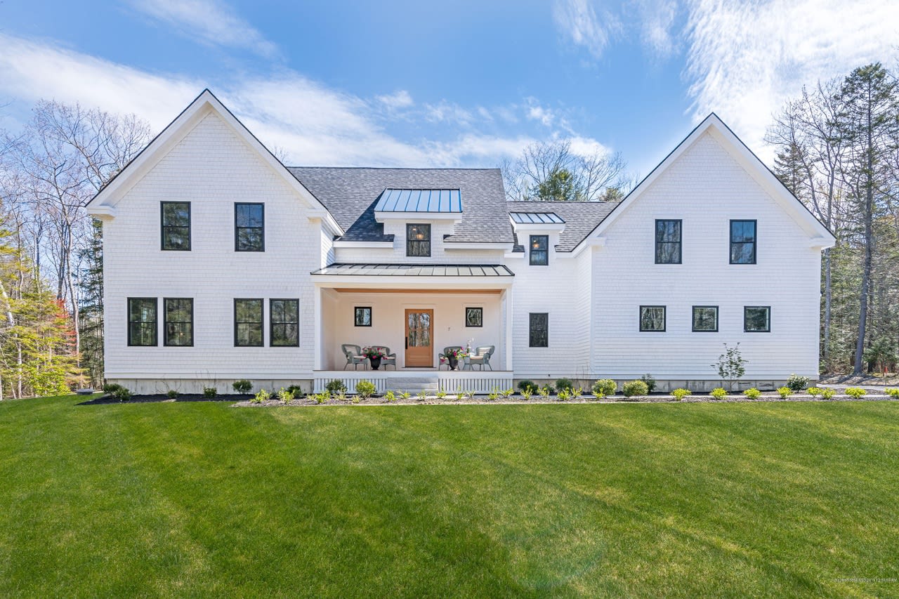 7 Carriage Lane