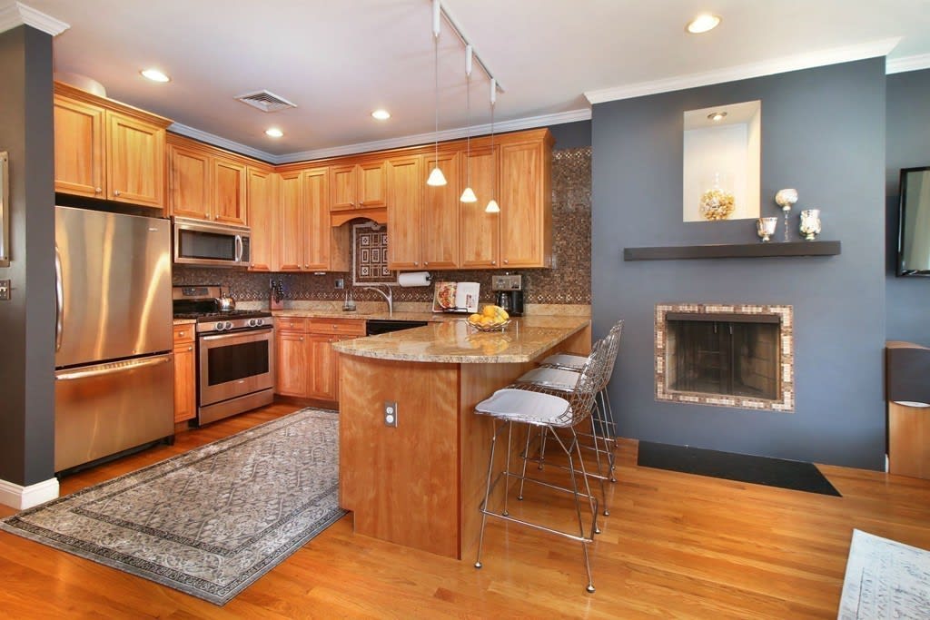 690 Massachusetts Ave, Unit 2