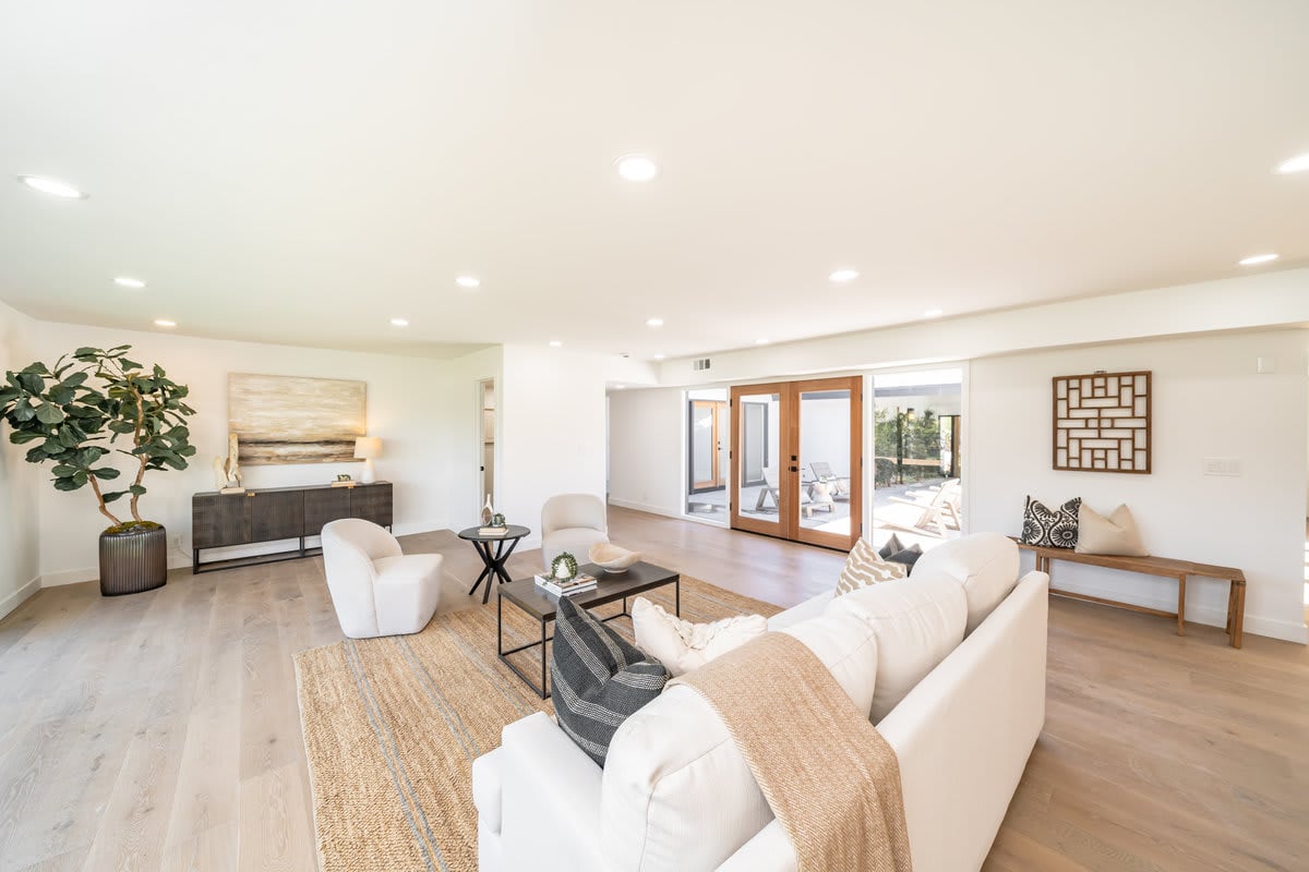 23912 Hillhurst Drive