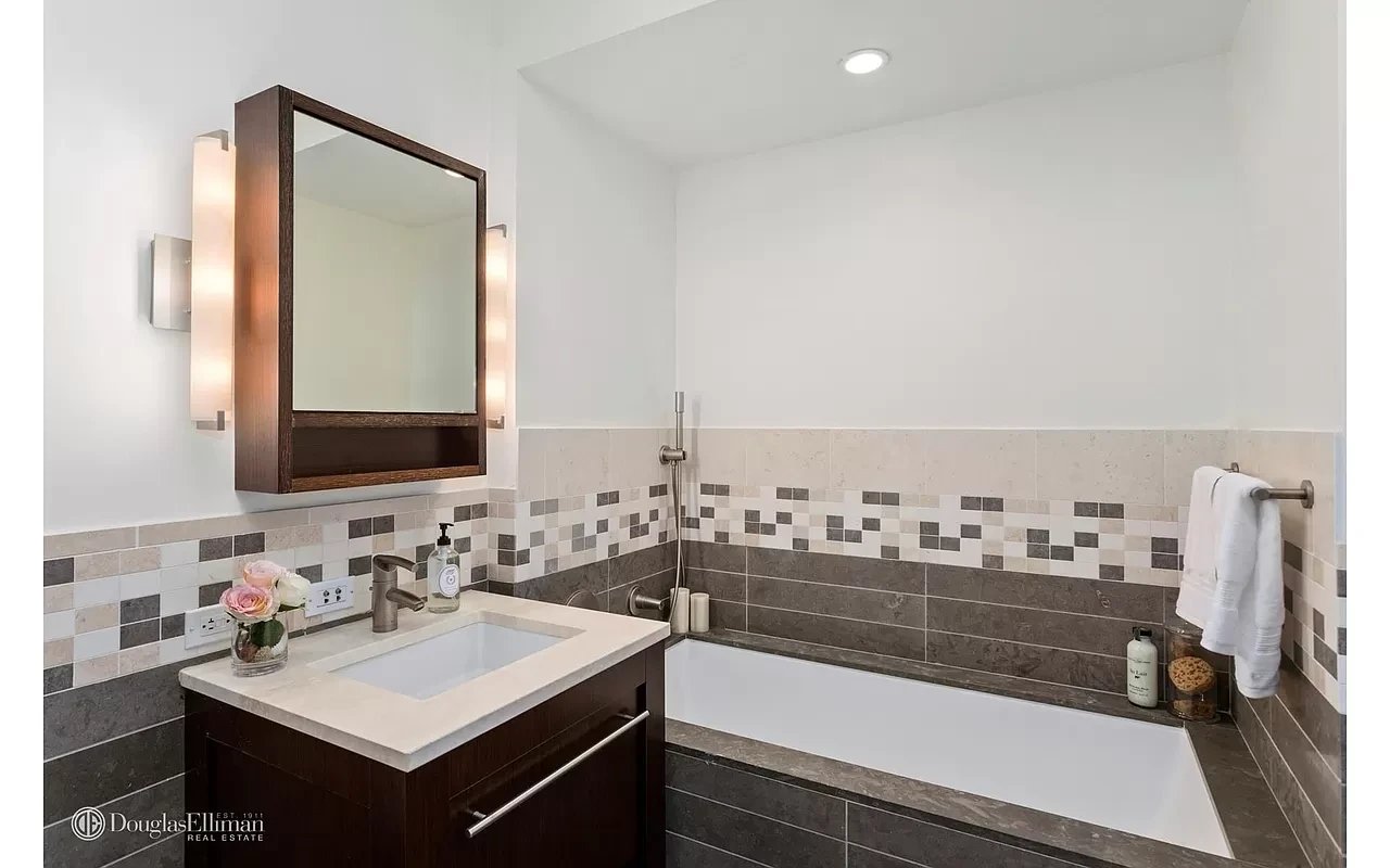101 West 24th St, #29E