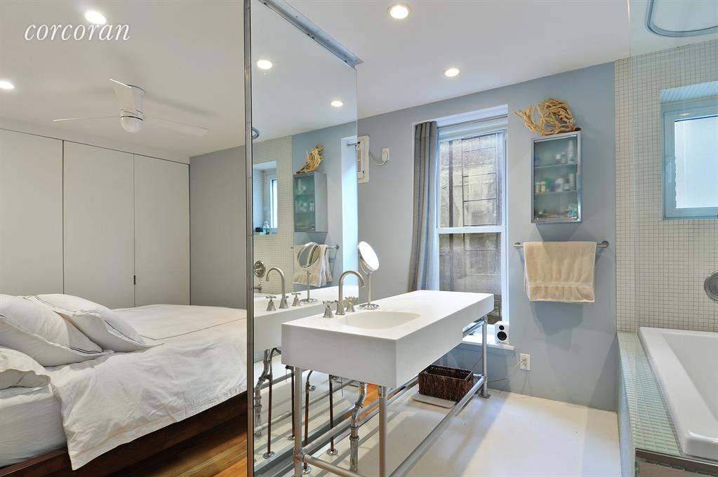 211 E 3rd St, #1R