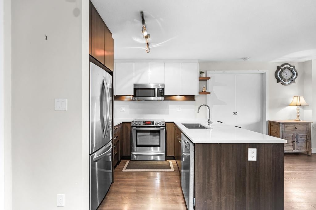 605-958 Ridgeway Ave