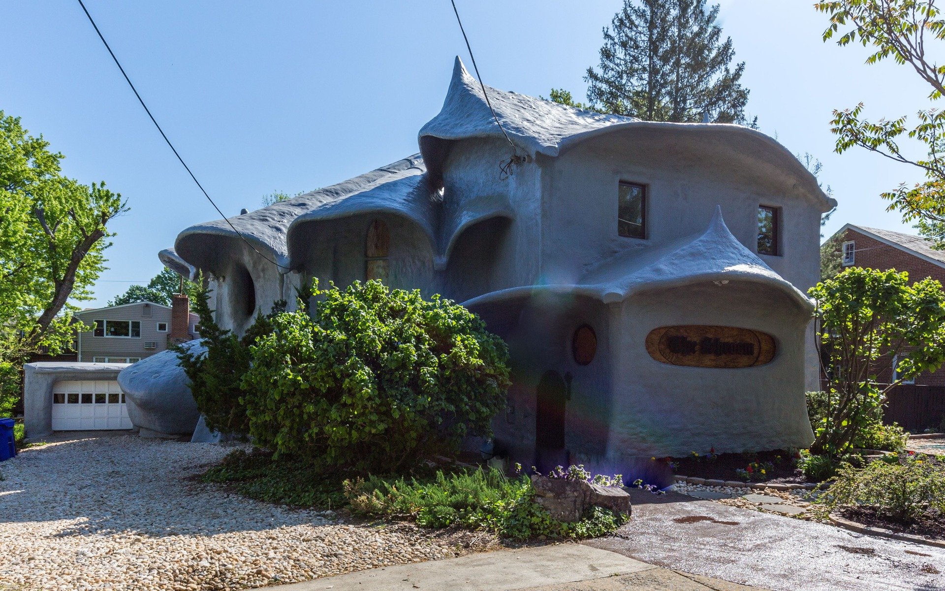 Mushroom House: 4949 Allan Rd