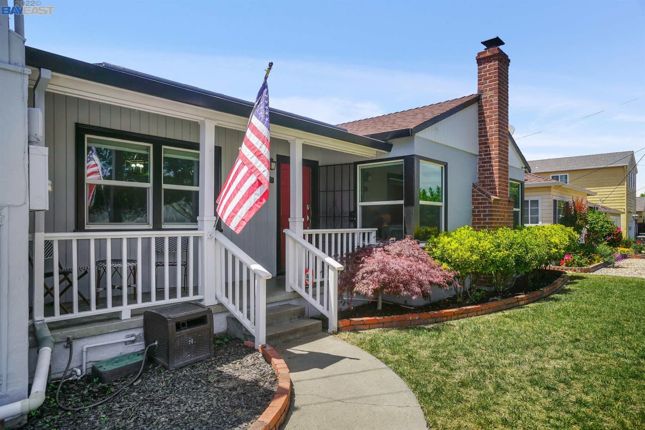 165 Bradhoff Ave