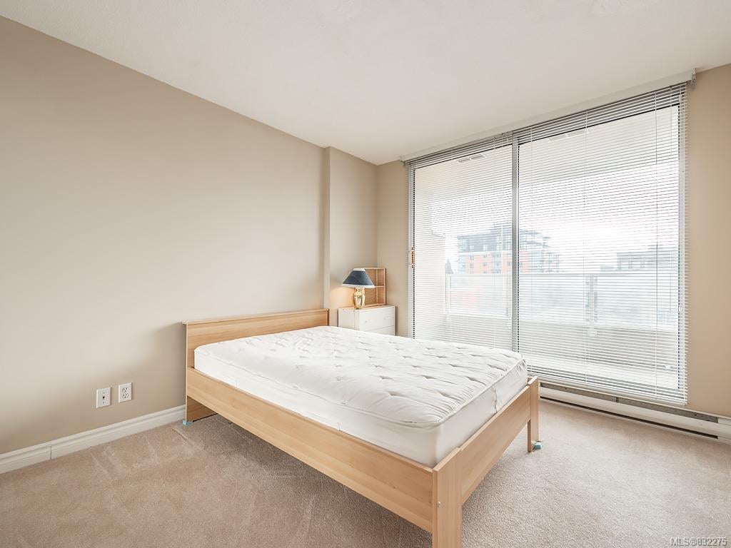 710-835 View St
