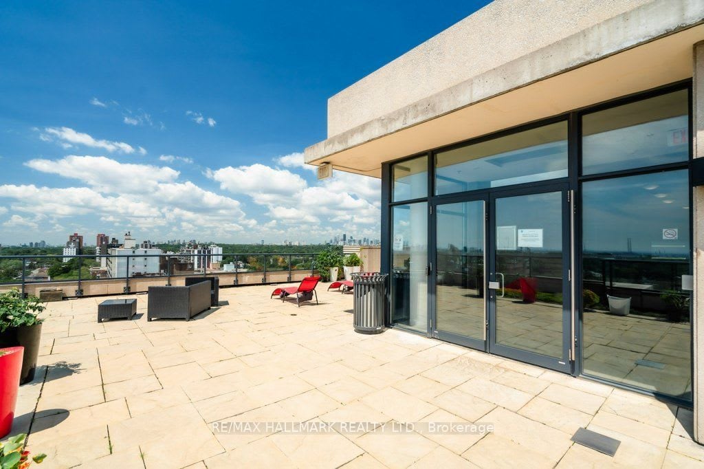 YORKVILLE LUXURY PENTHOUSE 