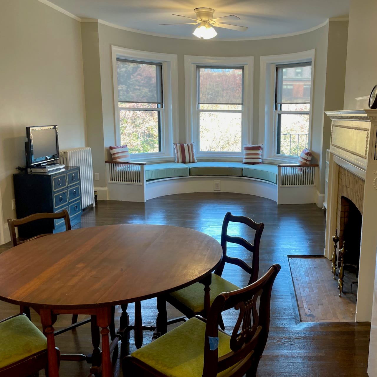 Commonwealth Ave @ Dartmouth - Renovated 1 bed w/ Common Laundry & Parking Available! 