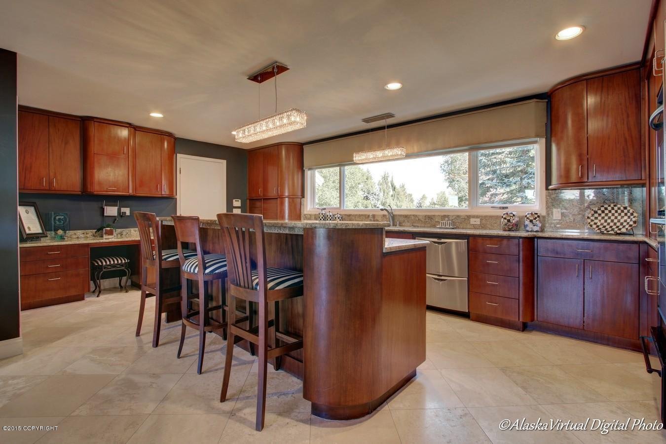 3418 Lakeside Dr