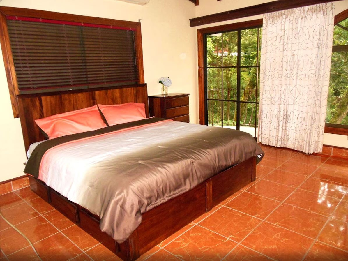 Riverfront Mountain Estate, Heredia