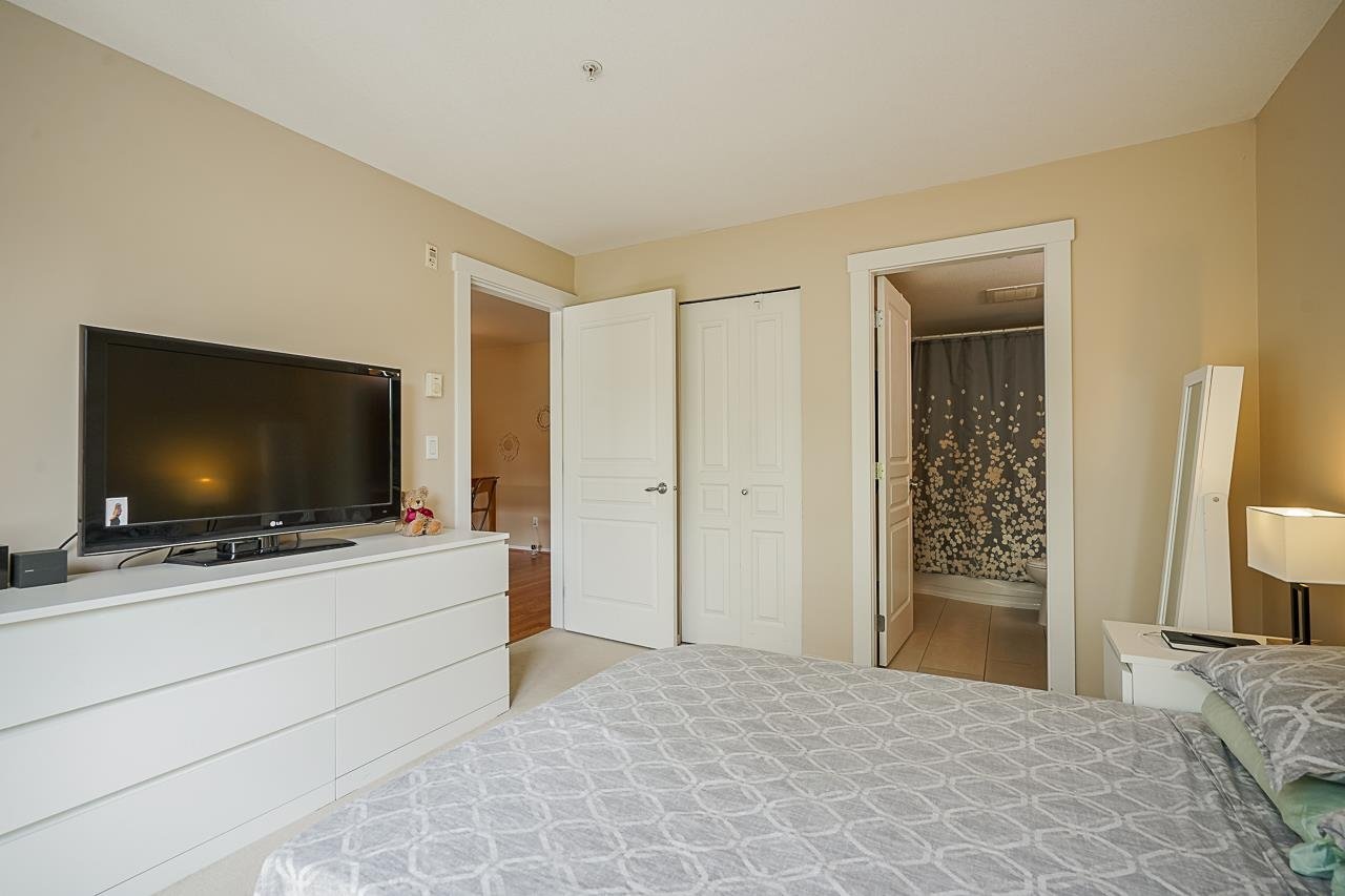 316-9319 University Cres