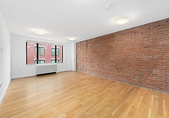 259 W 10th Street Unit: 5E