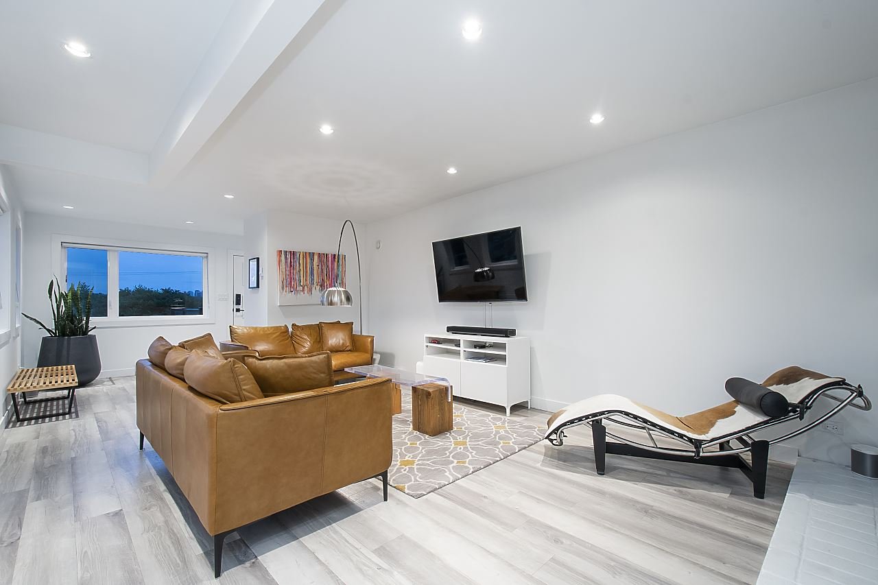 1140 W 17 St