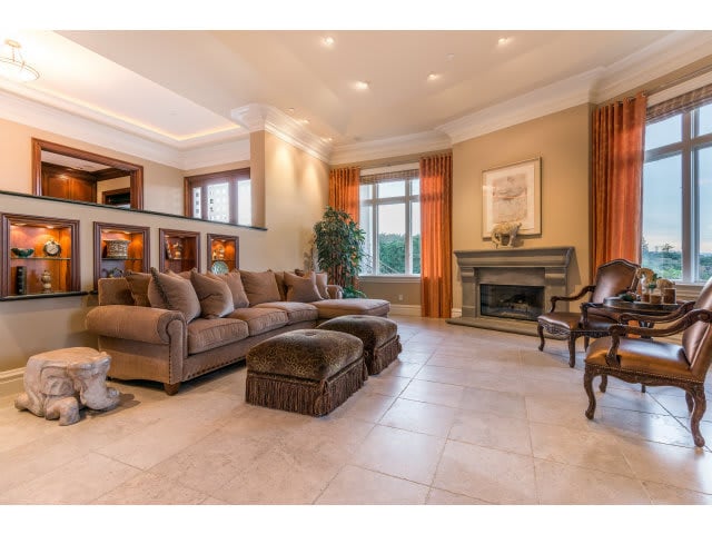 24052 Oak Knoll Cir