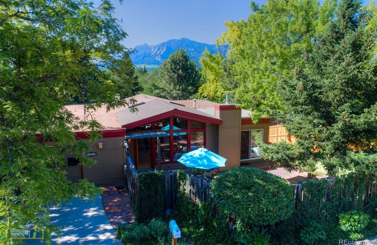 1430 Moss Rock Pl