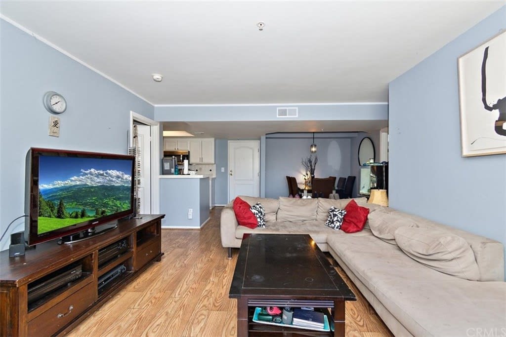4760 TEMPLETON Street Unit 3329