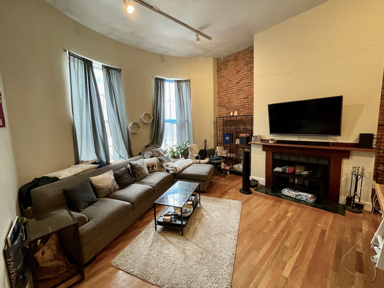 Mass Ave @ Shawmut Ave - 2 bed 1 bath w. Laundry and Deck! September! 