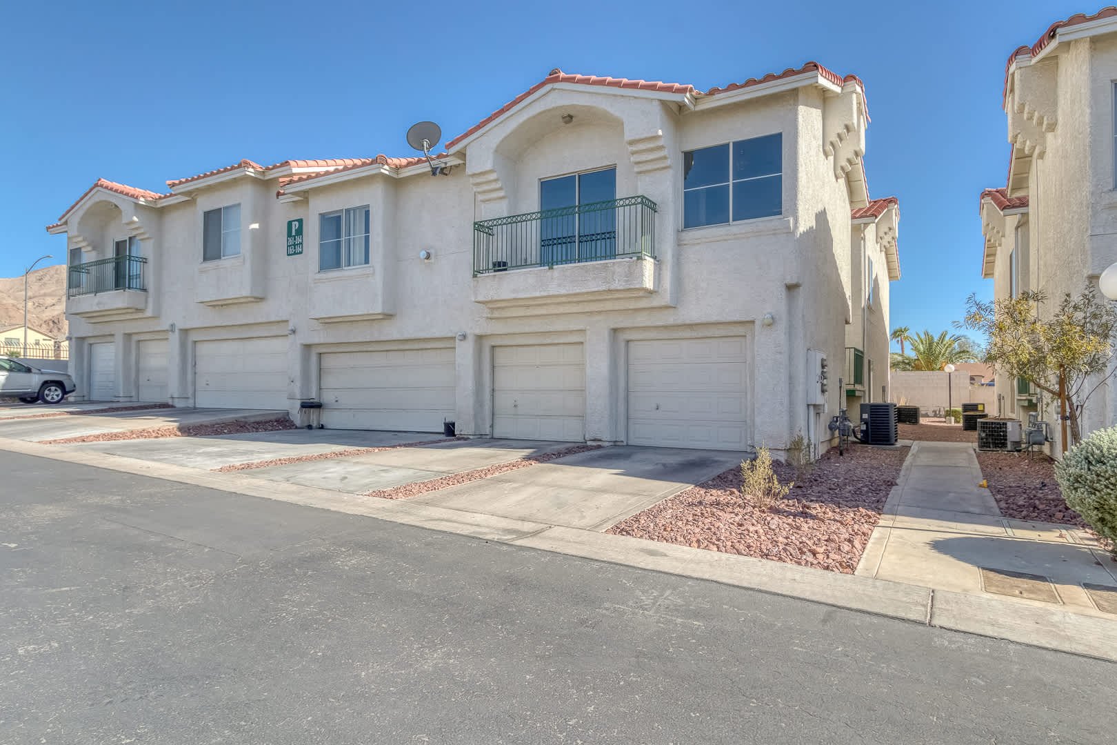 6201 Lake Mead